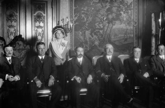 RECORD DATE NOT STATED National League team owners including Gary Herrmann, Charles Ebbets and Mrs. Helene Robison Britton (baseball), 1913. Copyright:xHeritagexArt HeritagexImagesxBainxNewsxServicex IMAGO, ! ACHTUNG: AUFNAHMEDATUM GESCHÄTZT!  Copyright:HeritagexArt HeritagexImagesxBainxNewsxServicex IMAGO