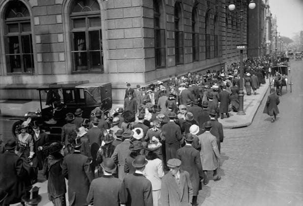RECORD DATE NOT STATED Easter crowd - 5th Ave., 1913. Shows Fifth Avenue, New York City on Easter day, March 23, 1913. Copyright:xHeritagexArt HeritagexImagesxBainxNewsxServicex IMAGO, ! ACHTUNG: AUFNAHMEDATUM GESCHÄTZT!  Copyright:HeritagexArt HeritagexImagesxBainxNewsxServicex IMAGO