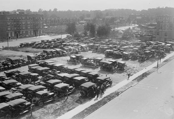 RECORD DATE NOT STATED Auto s parked at Ebbets Field, 1916. Copyright:xHeritagexArt HeritagexImagesxBainxNewsxServicex IMAGO, ! ACHTUNG: AUFNAHMEDATUM GESCHÄTZT!  Copyright:HeritagexArt HeritagexImagesxBainxNewsxServicex IMAGO