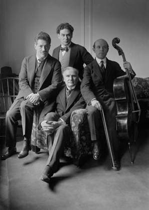 RECORD DATE NOT STATED Fritz Kreisler, Harold Bauer, Walter Damrosch, Pablo Casals,, 1917. Shows pianist Harold Victor Bauer (1873-1951), violinist Friedrich Fritz Kreisler (1875-1962), composer and conductor Walter Johannes Damrosch (1862-1950) and cellist Pablo Casals (1876-1973). Copyright:xHeritagexArt HeritagexImagesxBainxNewsxServicex IMAGO, ! ACHTUNG: AUFNAHMEDATUM GESCHÄTZT!  Copyright:HeritagexArt HeritagexImagesxBainxNewsxServicex IMAGO