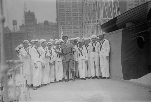 RECORD DATE NOT STATED Geoffrey O Hara, between c1915 and c1920. Shows Geoffrey O Hara (1882-1967) who was a Canadian American composer, singer and educator on the U.S.S. Recruit, a fake battleship built in Union Square, New York City by the Navy to recruit seamen and sell Liberty Bonds. Copyright:xHeritagexArt HeritagexImagesxBainxNewsxServicex IMAGO, ! ACHTUNG: AUFNAHMEDATUM GESCHÄTZT!  Copyright:HeritagexArt HeritagexImagesxBainxNewsxServicex IMAGO
