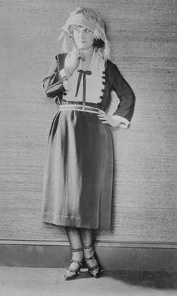 RECORD DATE NOT STATED Hope Hampton, between c1915 and c1920. Shows silent film actress and producer, and later opera singer, Hope Hampton (1897-1982). Copyright:xHeritagexArt HeritagexImagesxBainxNewsxServicex IMAGO, ! ACHTUNG: AUFNAHMEDATUM GESCHÄTZT!  Copyright:HeritagexArt HeritagexImagesxBainxNewsxServicex IMAGO