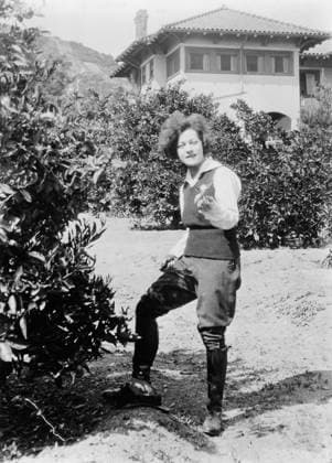RECORD DATE NOT STATED Alla Nazimova, between c1915 and c1920. Copyright:xHeritagexArt HeritagexImagesxBainxNewsxServicex IMAGO, ! ACHTUNG: AUFNAHMEDATUM GESCHÄTZT!  Copyright:HeritagexArt HeritagexImagesxBainxNewsxServicex IMAGO