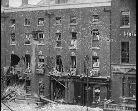 RECORD DATE NOT STATED Damaged Buildings and Empty Streets in Dublin as a Result of Fighting, 1922. From Time to Remember - Sitting Still And Going Slowly, 1922 (Reel 4); a review of events in 1922 including Irish Troubles, war between Greece and Turkey and developments in aviation and radio. Copyright:xBritishxPathexLtd HeritagexImagesxBritishxPathexLtdx IMAGO, ! ACHTUNG: AUFNAHMEDATUM GESCHÄTZT!  Copyright:BritishxPathexLtd HeritagexImagesxBritishxPathexLtdx IMAGO