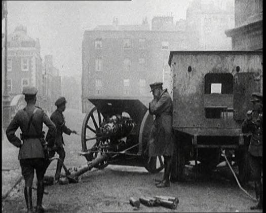 RECORD DATE NOT STATED Large Artillery Gun Being Fired in Dublin, 1922. From Time to Remember - Sitting Still And Going Slowly, 1922 (Reel 4); a review of events in 1922 including Irish Troubles, war between Greece and Turkey and developments in aviation and radio. Copyright:xBritishxPathexLtd HeritagexImagesxBritishxPathexLtdx IMAGO, ! ACHTUNG: AUFNAHMEDATUM GESCHÄTZT!  Copyright:BritishxPathexLtd HeritagexImagesxBritishxPathexLtdx IMAGO