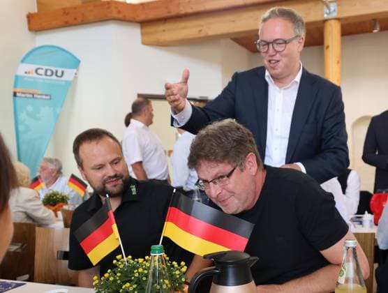 Thueringen Wahlkampf CDU 01.08.2024, Germany, Thueringen, Drembach, Schloss Drembach, Wahlkampf der CDU zur Landtagswahl mit Spitzenkandidat Prof. Mario Voigt, sowie MIT CDIU Vorsitzende Gitta Connemann CDU MdB , Martin Henkel Mdl CDU, Unternehmerdiskussion in der Rhoen, Drembach Thueringen Germany *** Thuringia CDU election campaign 01 08 2024, Germany, Thuringia, Drembach, Drembach Castle, CDU election campaign for the state parliament election with top candidate Prof. Mario Voigt, as well as MIT CDIU chairwoman Gitta Connemann CDU MdB , Martin Henkel Mdl CDU, entrepreneur discussion in the Rhoen, Drembach Thuringia Germany