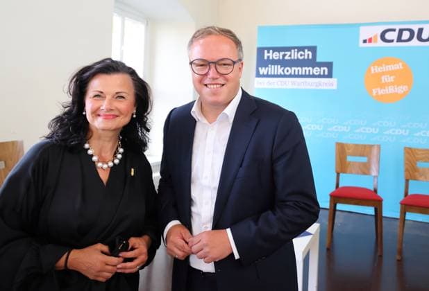 Thueringen Wahlkampf CDU 01.08.2024, Germany, Thueringen, Drembach, Schloss Drembach, Wahlkampf der CDU zur Landtagswahl mit Spitzenkandidat Prof. Mario Voigt, sowie MIT CDIU Vorsitzende Gitta Connemann CDU MdB , Martin Henkel Mdl CDU, Unternehmerdiskussion in der Rhoen, hier MIT CDU Vorsitzende Gitta Connemann, MdB Drembach Thueringen Germany *** Thuringia CDU election campaign 01 08 2024, Germany, Thuringia, Drembach, Drembach Castle, CDU election campaign for the state parliament election with top candidate Prof. Mario Voigt, as well as MIT CDIU Chairwoman Gitta Connemann CDU MdB , Martin Henkel Mdl CDU, entrepreneur discussion in the Rhoen, here MIT CDU Chairwoman Gitta Connemann, MdB Drembach Thuringia Germany