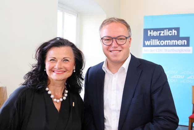 Thueringen Wahlkampf CDU 01.08.2024, Germany, Thueringen, Drembach, Schloss Drembach, Wahlkampf der CDU zur Landtagswahl mit Spitzenkandidat Prof. Mario Voigt, sowie MIT CDIU Vorsitzende Gitta Connemann CDU MdB , Martin Henkel Mdl CDU, Unternehmerdiskussion in der Rhoen, hier MIT CDU Vorsitzende Gitta Connemann, MdB Drembach Thueringen Germany *** Thuringia CDU election campaign 01 08 2024, Germany, Thuringia, Drembach, Drembach Castle, CDU election campaign for the state parliament election with top candidate Prof. Mario Voigt, as well as MIT CDIU Chairwoman Gitta Connemann CDU MdB , Martin Henkel Mdl CDU, entrepreneur discussion in the Rhoen, here MIT CDU Chairwoman Gitta Connemann, MdB Drembach Thuringia Germany