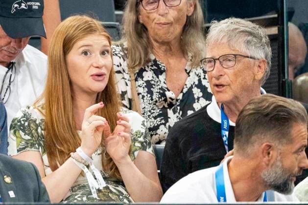 Bilder des Jahres 2024, Entertainment 08 August Entertainment Bilder des Tages CÃ lÃ britÃ s attend the Gymnastique artistique fÃ minine, final du concours gÃ nÃ ral during the Paris 2024 JO Olympic Games at the Palais omnisports Bercy Arena Bill Gates with his daughter Jennifer Gates CÃ lÃ britÃ s attend the Gymnastique artistique fÃ minine, final du concours gÃ nÃ ral lors des Jeux Olympiques de Paris 2024 JO au Palais omnisports Bercy Arena, final du concours gÃ nÃ ral lors des Jeux Olympiques de Paris 2024 JO au Palais omnisports Bercy Arena, Ã Paris, France, le 1er aoÃ t 20241 Jacovides Perusseau Bestimage Celebrities attend the Womens Artistic Gymnastics All Around Final during the Paris 2024 Olympic Games Olympics at Palais Omnisports Bercy Arena in Paris, France, August 1, 20241 Paris France  Copyright: xJacovides-Perusseaux xBestimagexJacovides-Perusseaux xBestimagex