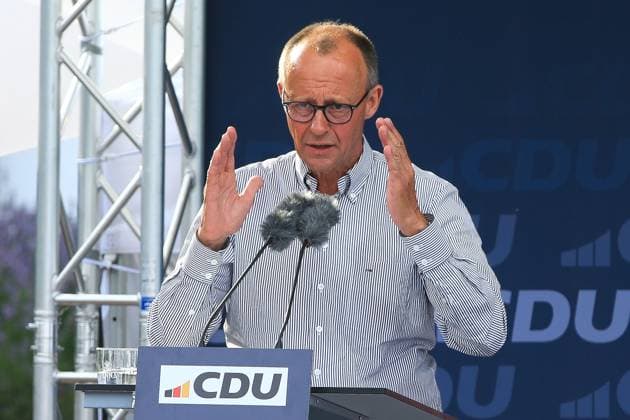 CDU Mitteldeutschland Wahlkampfauftakt Meerane, 18.07.2024 - Wahlkampfauftakt mit Mario Voigt, Friedrich Merz und Michael Kretschmer (alle CDU) im Romantikhotel Schwanefeld in Meerane Foto: Matthias Gränzdörfer Thüringen Germany *** CDU Central Germany Election campaign kick-off Meerane, 18 07 2024 Election campaign kick-off with Mario Voigt, Friedrich Merz and Michael Kretschmer all CDU at the Romantikhotel Schwanefeld in Meerane Photo Matthias Gränzdörfer Thuringia Germany Copyright: xMatthiasxGränzdörferx