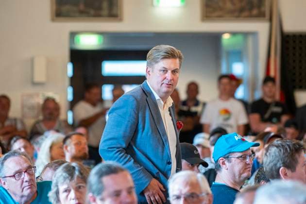 Meitingen, Bavaria, Germany - August 3, 2024: Maximilian Krah, politician of the AfD - Alternative for Germany, visiting Bavaria Meitingen, standing close to the AFD voter in the audience during the greeting. *** Maximilian Krah, Politiker der AfD - Alternative für Deutschland, zu Besuch in Bayern Meitingen, bei der Begrüßung steht nahe am AFD-Wähler im Publikum.