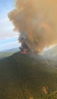 Kanada, Waldbrände in British Columbia (240804) -- ALBERTA, Aug. 4, 2024 -- This photo taken on Aug. 2, 2024 shows smoke billowing from wildfires in west-central Alberta, Canada. (Alberta Wildfire Handout via Xinhua) CANADA-WILDFIRES LinxWei 