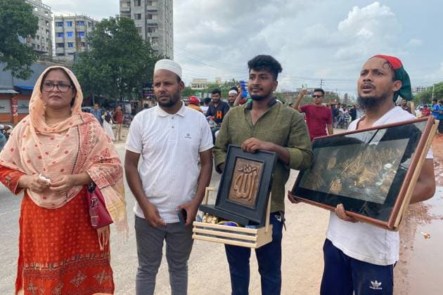 Bangladeshi people Celebrate After PM Resign Anti-government protestors are vandalizing Prime Minister Sheikh Hasina s residence in Dhaka, Bangladesh, on August 5, 2024. Protests in Bangladesh that began as student-led demonstrations against government hiring rules in July are culminating on August 5, with the prime minister fleeing and the military announcing it is forming an interim government. Dhaka Bangladesh  Copyright: xAhmedxSalahuddinx originalFilename: ahmed-banglade240805_npOOX.jpg