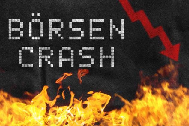 5 August 2024: Symbolic image of economic crisis and stock market crash. A red arrow pointing downwards and burning fire around the word: stock market crash. PHOTOMONTAGE *** Symbolbild Wirtschaftskrise und Börsen-Crash. Ein roter Pfeil nach unten und brennendes Feuer um das Wort: Börsencrash. FOTOMONTAGE