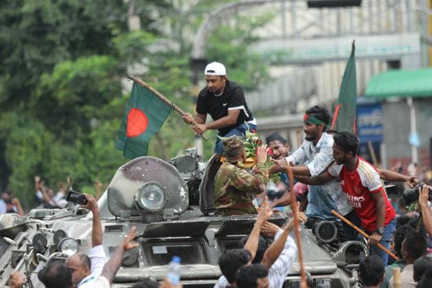 Bangladeshi People Celebrate After PM Fleeing - Dhaka Anti-government protestors celebrate in Shahbag near Dhaka university area in Dhaka on August 5, 2024. Protests in Bangladesh that began as student-led demonstrations against government hiring rules in July culminated on August 5, in the prime minister fleeing and the military announcing it would form an interim government.People gather to celebrate the fall of Bangladesh Prime Minister Sheikh Hasina after an intense clash between police, pro-government forces, and anti-Quota protesters in Dhaka, Bangladesh. Photo by Habibur Rahman ABACAPRESS.COM Dhaka Wari Bangladesh  Copyright: xHabiburxRahman ABACAx