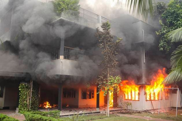 August 5, 2024, Dhaka, Dhaka, Bangladesh: The Bangabandhu Memorial Museum is set on fire by anti-government protestors in Dhaka on August 5, 2024. Protests in Bangladesh that began as student-led demonstrations against government hiring rules in July culminated on August 5, in the prime minister fleeing and the military announcing it would form an interim government. Dhaka Bangladesh - ZUMAj163 20240805_zip_j163_030 Copyright: xAbuxSufianxJewelx