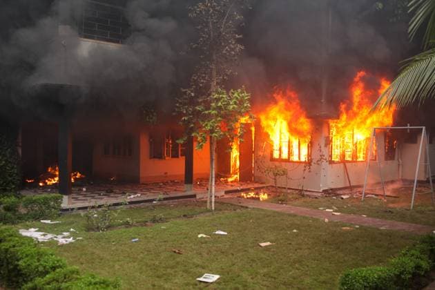 Anti-government Protest in Bangladesh The Bangabandhu Memorial Museum is set on fire by anti-government protestors in Dhaka on August 5, 2024. Protests in Bangladesh that began as student-led demonstrations against government hiring rules in July culminated on August 5, in the prime minister fleeing and the military announcing it would form an interim government. Dhaka Dhaka Bangladesh Copyright: xAbuxSufianxJewelx