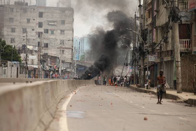 Anti-government Protest in Bangladesh Clashes between Anti-government protesters and police during the curfew in Dhaka,Bangladesh on 05 August 2024. Dhaka Dhaka Bangladesh Copyright: xAbuxSufianxJewelx