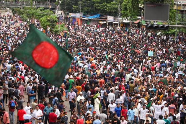 News Bilder des Tages Anti-government Protest in Bangladesh Anti-government protestors celebrate in Dhaka on August 5, 2024. Protests in Bangladesh that began as student-led demonstrations against government hiring rules in July culminated on August 5, in the prime minister fleeing and the military announcing it would form an interim government. Dhaka Dhaka Bangladesh Copyright: xAbuxSufianxJewelx