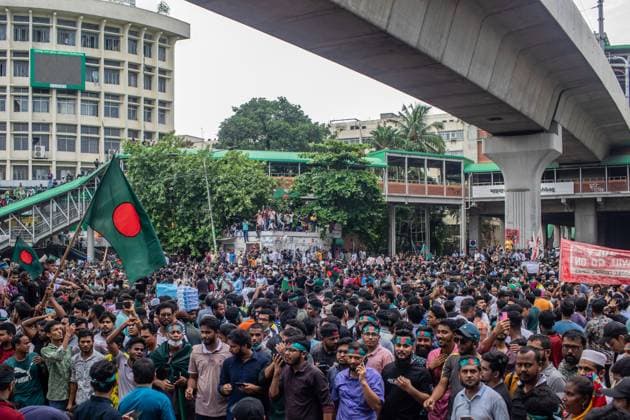 Dhaka celebrate the resignation of the Prime Minister - 05 Aug 2024 Anti-government protestors gather at Shahbag near Dhaka University area during the celebrations. Thousands of people are celebrating the resignation of Bangladeshi Prime Minister Sheikh Hasina. Protests in Bangladesh that began as student-led demonstrations against government hiring rules in July culminated on August 5, in the prime minister fleeing and the military announcing it would form an interim government. Dhaka Bangladesh Copyright: xSazzadxHossainx xSOPAxImagesx Anti-government protestors celebrate _sazzad hossain (9)