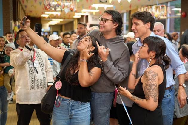 August 5, 2024, Winnipeg, Mb, CANADA: Prime Minister Justin Trudeau poses for a photo as people attending the event give him the middle finger gesture at the Folklorama Filipino Pavilion in Winnipeg, Monday, Aug. 5, 2024, at R.B. Russell Vocational School. Winnipeg CANADA  - ZUMAc35_ 20240805_zaf_c35_090 Copyright: xDavidxLipnowskix