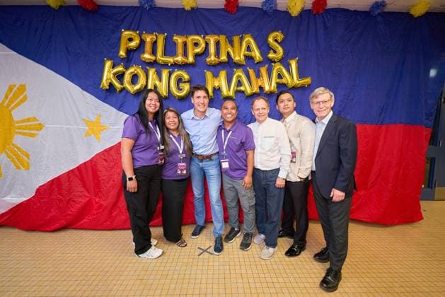 August 5, 2024, Winnipeg, Mb, CANADA: Prime Minister Justin Trudeau takes a selfie with guests of the Folklorama Filipino Pavilion in Winnipeg, Monday, Aug. 5, 2024, at R.B. Russell Vocational School. Winnipeg CANADA  - ZUMAc35_ 20240805_zaf_c35_092 Copyright: xDavidxLipnowskix