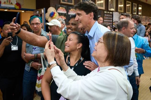 August 5, 2024, Winnipeg, Mb, CANADA: Prime Minister Justin Trudeau greets members of the audience at the Folklorama Filipino Pavilion in Winnipeg, Monday, Aug. 5, 2024, at R.B. Russell Vocational School. Winnipeg CANADA  - ZUMAc35_ 20240805_zaf_c35_095 Copyright: xDavidxLipnowskix