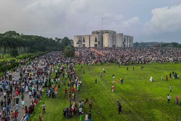 Thousands of People celebrate in Dhaka - 05 Aug 2024 (EDITORS NOTE: Image taken with drone) Thousands of People gather at the parliament house in Dhaka during the celebrations. Thousands of people are celebrating the resignation of Bangladeshi Prime Minister Sheikh Hasina. Protests in Bangladesh that began as student-led demonstrations against government hiring rules in July culminated on August 5, with the Prime Minister fleeing and the military announcing it would form an interim government. Dhaka Bangladesh Copyright: xSazzadxHossainx xSOPAxImagesx Thousands of People celebrate _Sazzad Hossain (2)