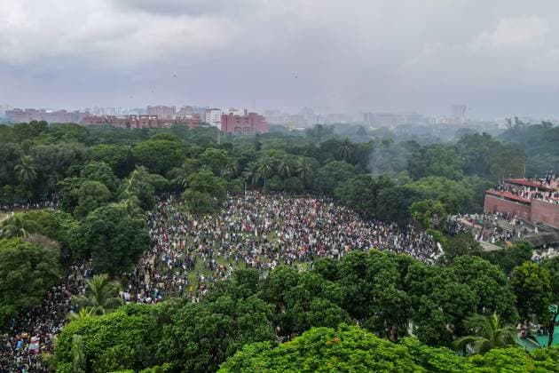Thousands of People celebrate in Dhaka - 05 Aug 2024 (EDITORS NOTE: Image taken with drone) Bangladeshi people are seen celebrating at the country s Prime Minister Sheikh Hasina s residence during the celebrations. Thousands of people are celebrating the resignation of Bangladeshi Prime Minister Sheikh Hasina. Protests in Bangladesh that began as student-led demonstrations against government hiring rules in July culminated on August 5, with the Prime Minister fleeing and the military announcing it would form an interim government. Dhaka Bangladesh Copyright: xSazzadxHossainx xSOPAxImagesx Thousands of People celebrate _Sazzad Hossain (6)