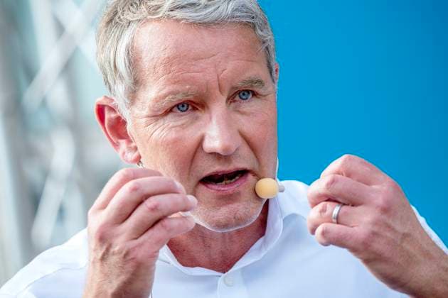 Björn Höcke, AfD-Politiker, auf Wahlkampftour in Thüringen, AfD Sommerfest in Altenburg, 2. August 2024 Deutschland, Altenburg, 2. August 2024, Björn Höcke, 52, AfD-Fraktionsvorsitzender im thüringischen Landtag, bei Wahlkampf in Altenburg, Rede beim AfD Sommerfest auf dem Marktplatz Altenburg, die Landtagswahlen sind am 1. September, rechtsextremer Politiker, Politik, *** Björn Höcke, AfD politician, on election campaign tour in Thuringia, AfD summer party in Altenburg, August 2, 2024 Germany, Altenburg, August 2, 2024, Björn Höcke, 52, AfD parliamentary group leader in the Thuringian state parliament, during election campaign in Altenburg, speech at the AfD summer party on the Altenburg market square, the state elections are on Sept
