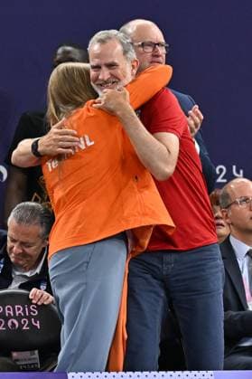 Paris 2024 - Royals Attend Basketball 3x3 Final - Pierre King Felipe VI of Spain and Princess Catharina-Amalia Beatrix of the Netherlands during Men s Gold Medal Game of the 3x3 Basketball between France and Netherlands on La Concorde 1 during the Paris 2024 Olympics Games on August 5, 2024 in Paris, France. Photo by Laurent Zabulon ABACAPRESS.COM Paris France  Copyright: xZabulonxLaurent ABACAx