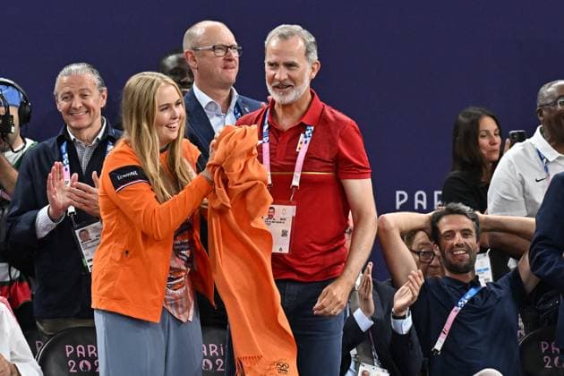 Paris 2024 - Royals Attend Basketball 3x3 Final - Pierre King Felipe VI of Spain and Princess Catharina-Amalia Beatrix of the Netherlands during Men s Gold Medal Game of the 3x3 Basketball between France and Netherlands on La Concorde 1 during the Paris 2024 Olympics Games on August 5, 2024 in Paris, France. Photo by Laurent Zabulon ABACAPRESS.COM Paris France  Copyright: xZabulonxLaurent ABACAx