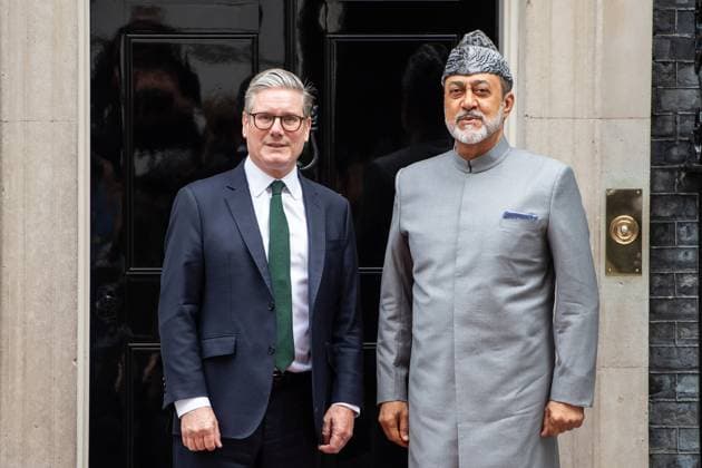 News Themen der Woche KW32 News Bilder des Tages August 6, 2024, London, England, United Kingdom: Prime Minister Sir KEIR STARMER welcomes the Sultan of Oman Haitham bin Tariq Al Said, ahead of a bilateral meeting at 10 Downing Street in London. London United Kingdom - ZUMAk172 20240806_zip_k172_013 Copyright: xThomasxKrychx