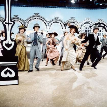 Erkennen Sie die Melodie? Erkennen Sie die Melodie?, ZDF Musikquiz, Kandidaten raten Lieder und Melodien aus Oper, Operette und Musical, Deutschland, 1976, Bild: Tänzer des Fernsehballetts, Deutschland Copyright: kpa kpa_55045245 EDITORIAL USE ONLY
