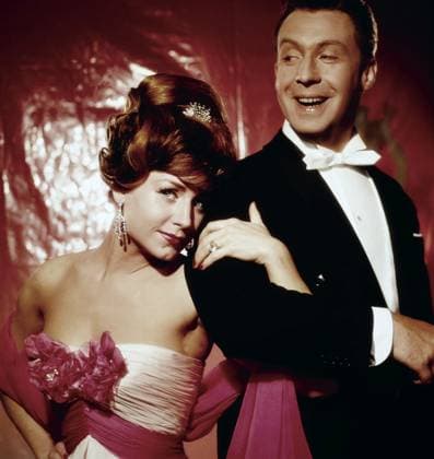 Die lustige Witwe Die lustige Witwe, Musikfilm nach der Operette von Franz Lehar, Österreich 1962, Regie: Werner Jacobs, Studioaufnahme mit den Darstellern: Karin Hübner, Peter Alexander, Copyright: kpa kpa_55045366 EDITORIAL USE ONLY