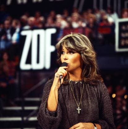 Hitparade Hitparade, ZDF Musiksendung, 1976, Schlagersängerin Lena Valaitis, Berlin Deutschland Copyright: ArthurxGrimm AGR_82008531 EDITORIAL USE ONLY