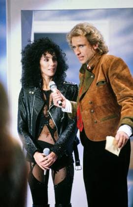 Wetten, dass, ZDF Fernsehshow, in Kiel, 1987, Moderator Thomas Gottschalk mit Stargast, der amerikanischen Sängerin Cher. Copyright: HartwigxValdmanis Nur redaktionelle Nutzung. Editorial usage only. VAL_7205003758