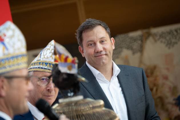 SPD party chairman Lars Klingbeil during a press and photo session in the Willy Brandt House together with Wolfgang Hyrenbach with jesters cap, chairman of the Aachen Carnival Association AKV Press event with Lars Klingbeil on the upcoming award of the carnival order Orden wider den tierischen Ernst to the SPD party chairman, Berlin Berlin Germany Willy