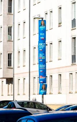 07.08.2024, Deutschland, Sachsen, Dresden, Landtagswahl, auf dem Foto Wahlplakate der AFD an einem Lampenmast im Dresdner Stadtteil Striesen im Stadtbezirk Blasewitz *** 07 08 2024, Germany, Saxony, Dresden, state election, in the photo AFD election posters on a lamp post in the Dresden district of Striesen in the Blasewitz district