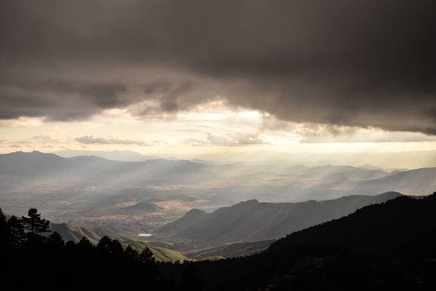 View from the mountains with cloudy skies in Oaxaca, Mexico Benito Juárez, Oaxaca, Mexico R_MOHY240805BB-1502912-01