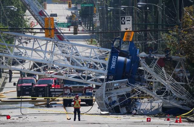 August 7, 2024, Vancouver, Bc, CANADA: A crane that collapsed during a fire at an apartment building under construction on Tuesday lies across the road in Vancouver on Wednesday, August 7, 2024. The fire destroyed the building under construction and damaged nine other nearby homes. Vancouver Canada  - ZUMAc35_ 20240807_zaf_c35_119 Copyright: xDarrylxDyckx