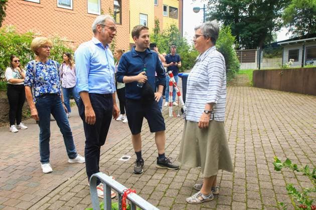 Kevin Kühnert auf Wahlkampftour in Thüringen Friedrichroda, 08.08.2024 - Der SPD-Generalsekretär Kevin Kühnert wandert im Thüringer Wald bei Friedrichroda mit Georg Maier , SPD-Spitzenkandidat für die Landtagswahl in Thüringen. Foto: Matthias Gränzdörfer Thüringen Germany *** Kevin Kühnert on campaign tour in Thuringia Friedrichroda, 08 08 2024 The SPD Secretary General Kevin Kühnert hikes in the Thuringian Forest near Friedrichroda with Georg Maier , SPD top candidate for the state election in Thuringia Photo Matthias Gränzdörfer Thuringia Germany Copyright: xMatthiasxGränzdörferx
