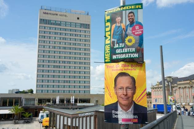 Plakate der Parteien zur Landtagswahl in Brandenburg Plakate der Parteien zur Landtagswahl in Brandenburg in der Stadt Potsdam, Grüne, FDP Berlin Berlin GER *** Posters of the parties for the state election in Brandenburg Posters of the parties for the state election in Brandenburg in the city of Potsdam, Greens, FDP Berlin Berlin GER