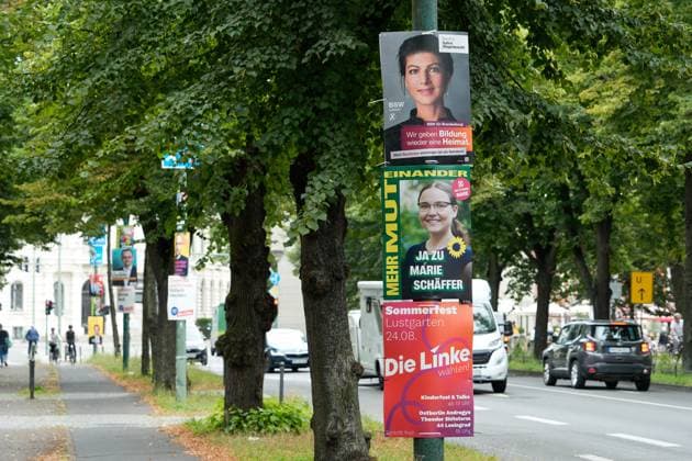 Plakate der Parteien zur Landtagswahl in Brandenburg Plakate der Parteien zur Landtagswahl in Brandenburg in der Stadt Potsdam, BSW, Bündnis Sahra Wagenknecht, Die Grünen, Linke Berlin Berlin GER *** Posters of the parties for the state election in Brandenburg Posters of the parties for the state election in Brandenburg in the city of Potsdam, BSW, Bündnis Sahra Wagenknecht, Die Grünen, Linke Berlin Berlin GER