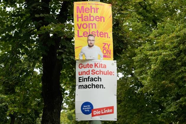 Plakate der Parteien zur Landtagswahl in Brandenburg Plakate der Parteien zur Landtagswahl in Brandenburg in der Stadt Potsdam, FDP, Linke Berlin Berlin GER *** Posters of the parties for the state election in Brandenburg Posters of the parties for the state election in Brandenburg in the city of Potsdam, FDP, Linke Berlin Berlin GER