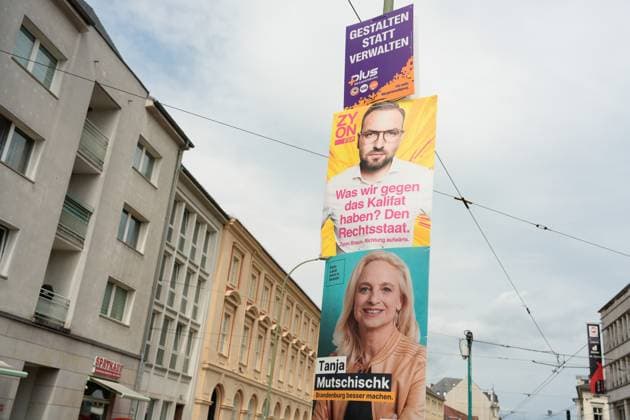 Plakate der Parteien zur Landtagswahl in Brandenburg Plakate der Parteien zur Landtagswahl in Brandenburg in der Stadt Potsdam, 3 Parteien, Piraten, Volt, ÖDP, FDP, CDU Berlin Berlin GER *** Posters of the parties for the state election in Brandenburg Posters of the parties for the state election in Brandenburg in the city of Potsdam, 3 parties, Pirates, Volt, ÖDP, FDP, CDU Berlin Berlin GER