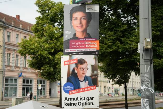 Plakate der Parteien zur Landtagswahl in Brandenburg Plakate der Parteien zur Landtagswahl in Brandenburg in der Stadt Potsdam, Linke, BSW, Bündnis Sahra Wagenknecht Berlin Berlin GER *** Posters of the parties for the state election in Brandenburg Posters of the parties for the state election in Brandenburg in the city of Potsdam, Linke, BSW, Bündnis Sahra Wagenknecht Berlin Berlin GER