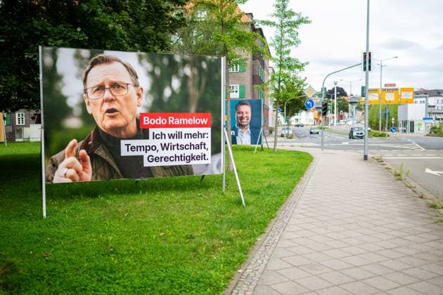 LANDTAGSWAHLKAMPF THÜRINGEN - WAHLPLAKATE IN ERFURT 09 08 2024 - Erfurt: Ein Wahlplakat von Bodo Ramelow zur Landtagswahl in Thüringen in Erfurt am 9. August 2024. _________________ *** STATE ELECTION CAMPAIGN THURINGIA ELECTION POSTERS IN ERFURT 09 08 2024 Erfurt An election poster of Bodo Ramelow for the state election in Thuringia in Erfurt on August 9, 2024