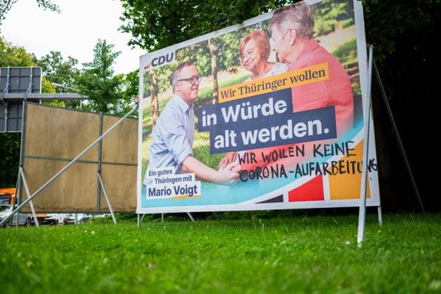 LANDTAGSWAHLKAMPF THÜRINGEN - WAHLPLAKATE IN ERFURT 09 08 2024 - Erfurt: Ein Wahlplakat von Mario Voigt zur Landtagswahl in Thüringen in Erfurt am 9. August 2024. _________________ *** STATE ELECTION CAMPAIGN THURINGIA ELECTION POSTERS IN ERFURT 09 08 2024 Erfurt An election poster by Mario Voigt for the state election in Thuringia in Erfurt on August 9, 2024