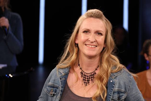 Lydia Möcklinghoff, Zoologin und Autorin, zu Gast in der NDR Talk Show, Fototermin am 10.7.2024 im Fernsehstudio Hamburg Lokstedt vor der Sendung am 9.8.2024 im Programm des NDR Fernsehen *** Lydia Möcklinghoff, zoologist and author, guest on the NDR Talk Show, photo session on 10 7 2024 in the Hamburg Lokstedt television studio before the program on 9 8 2024 on NDR television